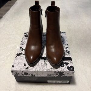 Elegant Brown Leather Men's Boots